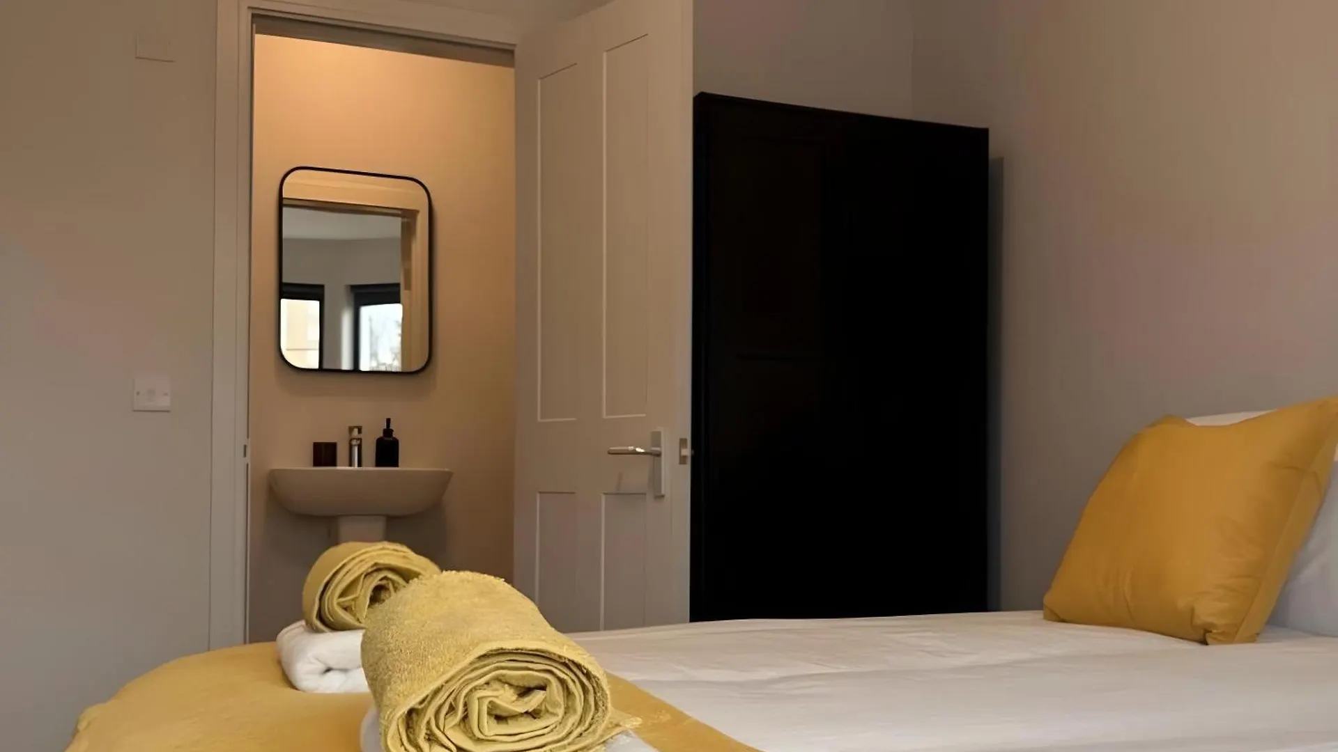 Affordable Master Room For Coupleの連絡先